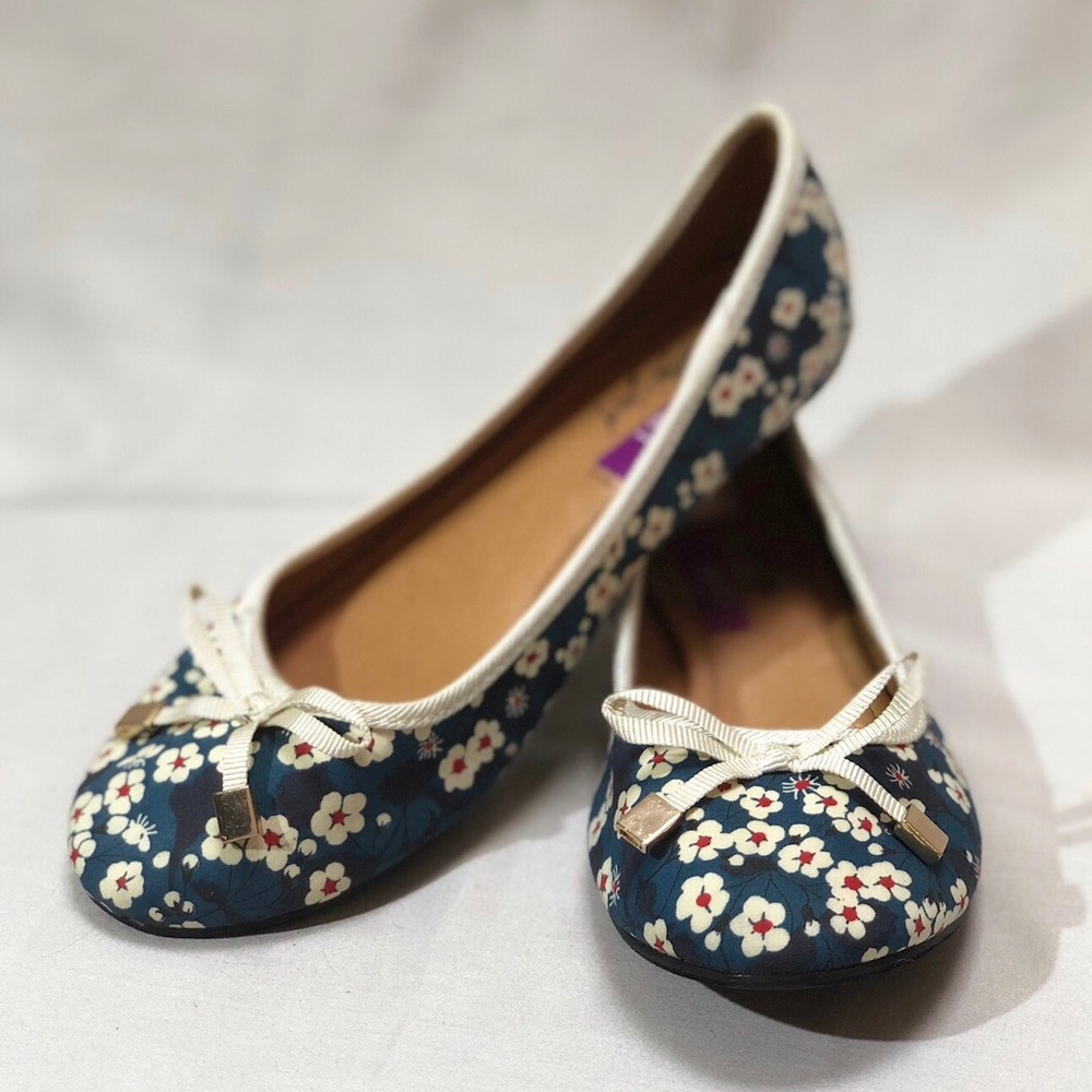 SUMMER CLEARANCE Lord & Taylor Liberty Arts Flats